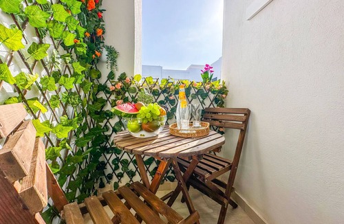 Harhoura Apartment | Stylish 2BR Apartment Near Harhoura Beach- PS5, Free Parking & Fast Wi-Fi