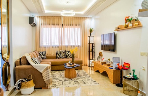 Harhoura Apartment | Stylish 2BR Apartment Near Harhoura Beach- PS5, Free Parking & Fast Wi-Fi