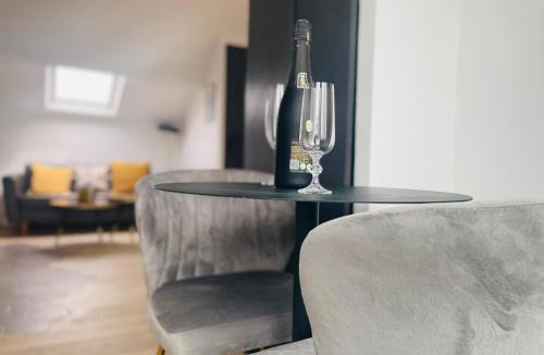 Quartier Vieux Marche-Cathedrale Apartment | Suite Jacuzzi Marbre - 451