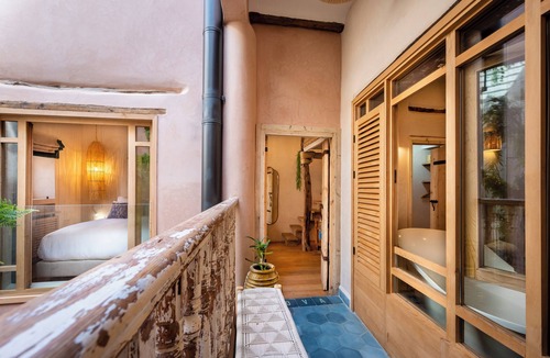 Kasbah House | Suite Signature with bath and Patio View