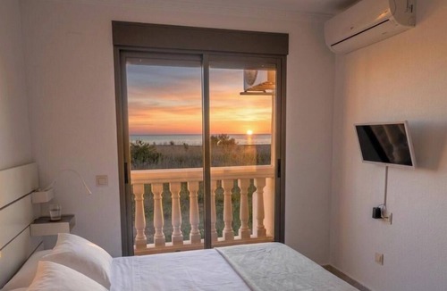 Puzol House | Sunrise overlooking the sea: townhouse with terraces, views and swimming pool
