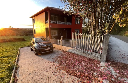 Forcarei House | Traditional Galician Country House 'As Neveiras' with Mountain Views, Private BBQ/Garden, Wi-Fi