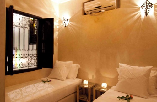 Bab Taghzout Hotel | Twin single bed in cosy lil riad