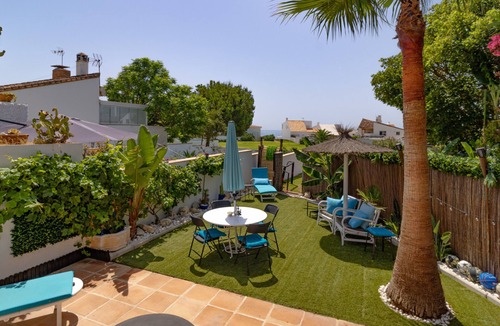 Buenas Noches Villa | Villa 'Bahia Dorada' 50 m to the Beach with Sea View, Wi-Fi and Air Conditioning
