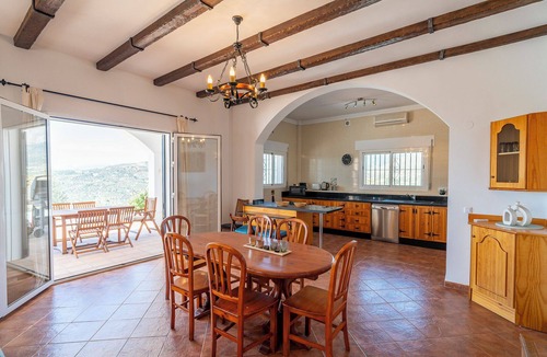 Alcaucin Villa | Villa 'Casa Hyam' with Lake View, Private Pool and Air Conditioning