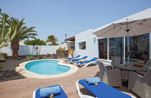 Los Mojones Villa | "Villa Esencia" with Pool, Garden, A/C & Wi-Fi