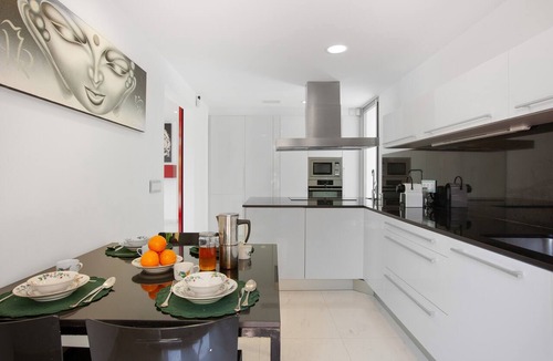 Canet de Mar Villa | Villa 'Las Palmeras' for families only with private pool, Wi-Fi and air conditioning