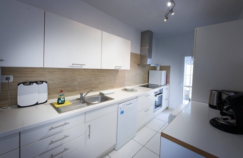 Vinaros House | Villa near the beach with private illuminated pool, garden, 2 terraces, BBQ & Wi-Fi