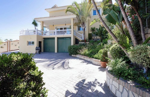 Urbanizacion Hacienda las Chapas House | Villa Oriente - Family Villa with pool in Marbella East