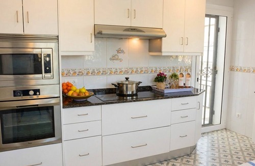 Torredembarra Villa | Villa Playa del Sur · 250m from the sea · 7 Suites · +19 guests · Views 19 P