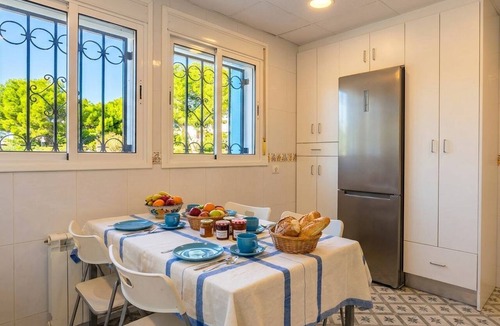 Torredembarra Villa | Villa Playa del Sur · 250m from the sea · 7 Suites · +19 guests · Views 13 P