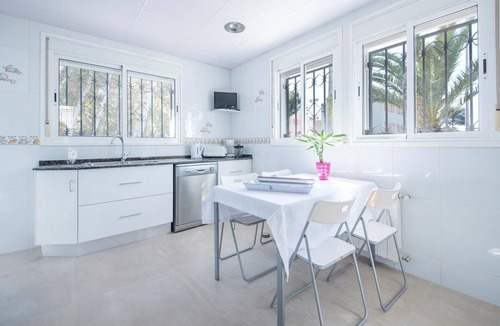 Torredembarra Villa | Villa Playa del Sur · 250m from the sea · 7 Suites · +19 guests · Views 16 P