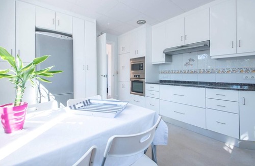 Torredembarra Villa | Villa Playa del Sur · 250m from the sea · 7 Suites · +19 guests com · Views 17 P