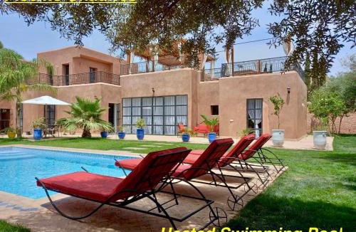 Sidi Abdallah Ghiat Villa | Villa Scil de luxe, Piscine chauffée, 3 Suites, Hamam, Jacuzzi extérieur, Bar détente avec Billard, salle de sport, service Baby Sitter, option gouvernante, vue sur l'Atlas, Parkings Privé, Pas de Vis à Vis !