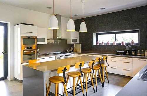 Annakhil Villa | Villa Tallaght - Six Bedroom Villa, Sleeps 12