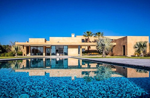 Annakhil Villa | Villa Tallaght - Six Bedroom Villa, Sleeps 12