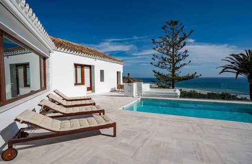 Atlanterra House | Villa 'TheCUBE' with Sea Views, Wi-Fi, and Air Conditioning