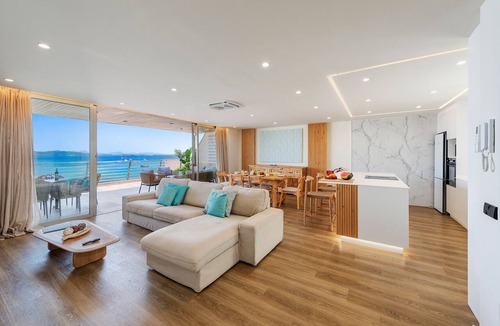 Puerto de Pollensa Apartment | Vistamar IV frontline sea Apt. in a prime location in Puerto Pollensa