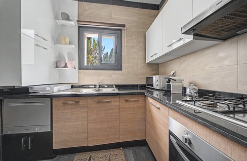 Tamrhakht Apartment | Walk to the Beach in 1 Minute Private Pool & Modern Comfort
