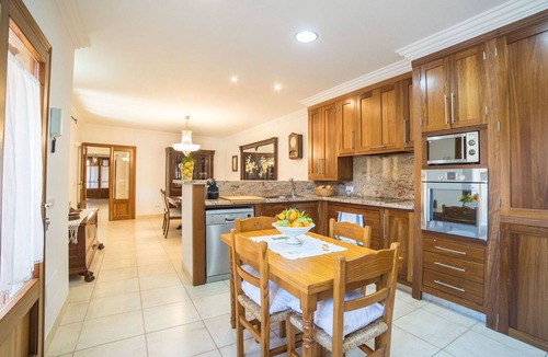 Mancor de la Vall House | Wonderful private villa for 8 guests with WIFI, hot tub, A/C, TV and patio
