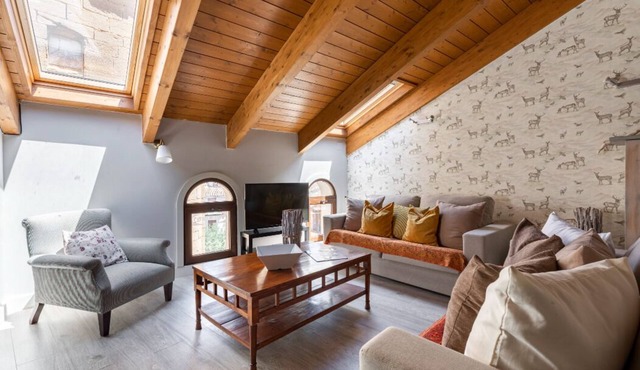 Ático de Lujo con 3 Habitaciones y Jacuzzi in Adahuesca