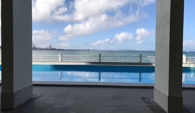 2 Bed Flat - Sleeps 6 - Pets - Pool - Parking in Vilagarcia de Arousa