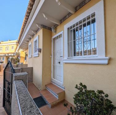 2 Bedroom Algorfa Townhouse with Pool in Castillo de Montemar