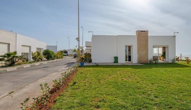 3BR Cozy Beachfront Villa & Gardens, in Plage Val d’Or