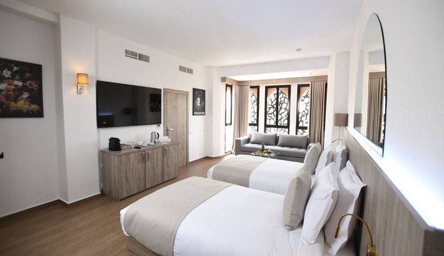 555 HOTEL CLUBBING ADULTS ONLY