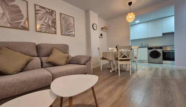650A Apartamento moderno, acogedor y con garaje in Oviedo