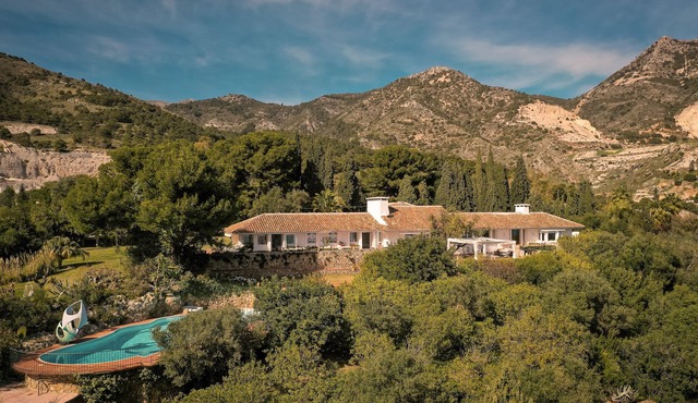 7,000 m² Luxurious Villa with Panoramic Sea Views, Multiple Gardens & Two Pools. in Benalmádena
