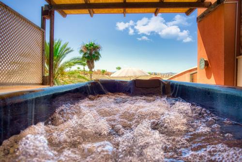 Alan Laguna Beach - private jacuzzi on the terrace ALL YEAR in Vera