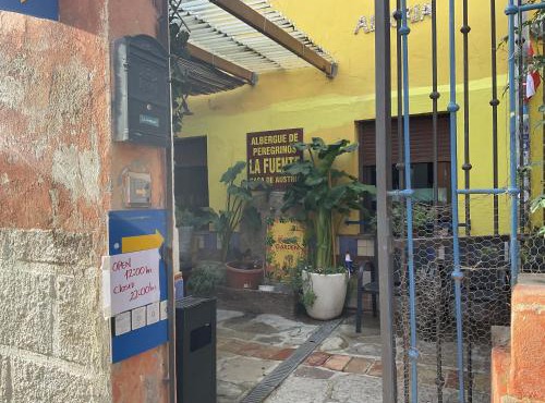 Albergue La Fuente Casa de Austria , SOLO PEREGRINOS in Los Arcos
