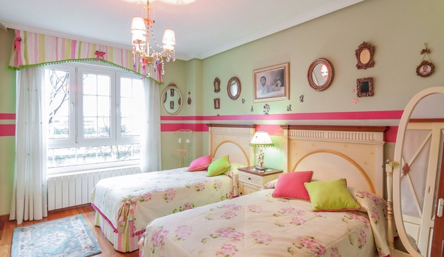 'Alojamientos Marte Room 1' with Shared Terrace and Garden in Torrelavega