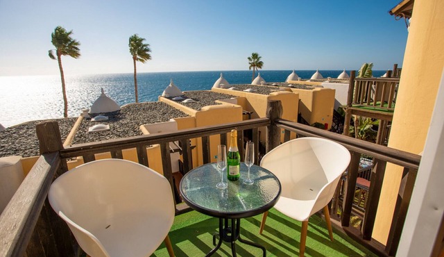 Altamar 52 with balcony&pool By CanariasGetaway in San Bartolomé de Tirajana