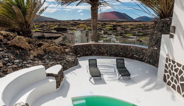 An Oasis in the middle of the Volcano! in Masdache