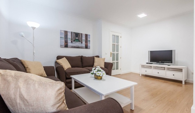 Apartment 'Amicorum Parking' with Private Terrace, Wi-Fi and Air Conditioning in Sevilla