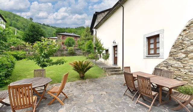 Apartment 'Apartamento Narcea 1' with Mountain View, Private Terrace and Wi-Fi in Cibuyo