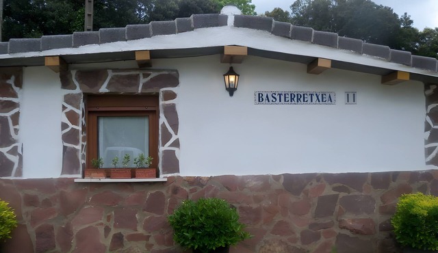 Apartment 'Basterretxea II' with Mountain Views, Private Terrace and Wi-Fi in Anoz