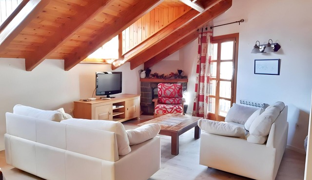 Apartment 'Benasque Vistas Sarrio' with Mountain View, Balcony and Wi-Fi in Benasque