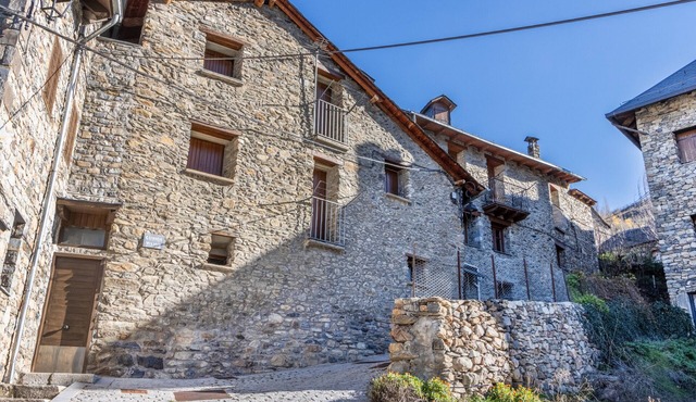 Apartment 'El Case' with Mountain View and Private Garden in Durro