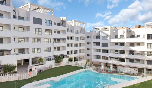 Apartment 'Figaro Terrace&Pool Apartment' with Shared Pool, Wi-Fi and Air Conditioning in Estepona