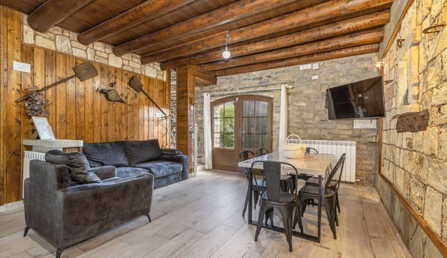 Apartment 'Galamín' with Mountain View, Private Terrace and Wi-Fi in Borrastre