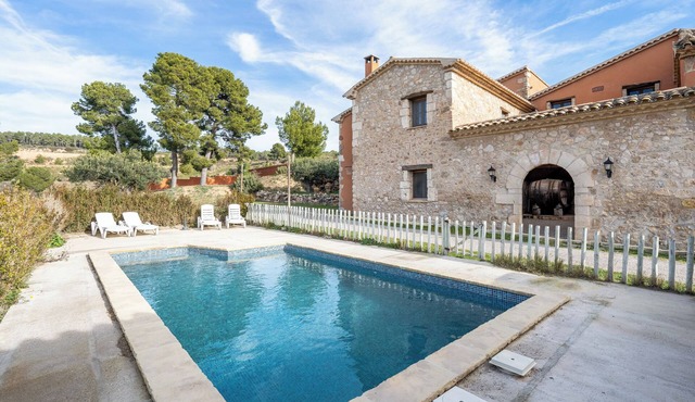 Apartment 'Mas Colom-Can Cruset' with Mountain View, Private Pool and Wi-Fi in Torrellas de Foix