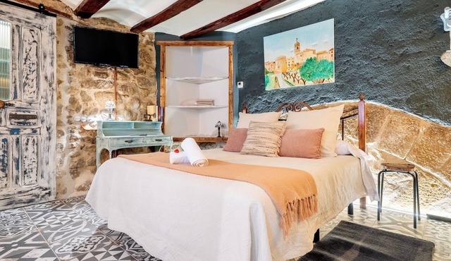 Apartment 'Raconet D'Arnes' with Private Terrace, Wi-Fi and Air Conditioning in Arnes