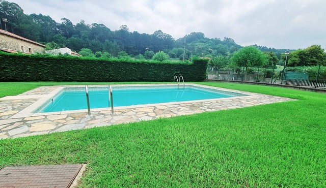 Apartment 'Romántico Con Piscina' with Mountain View, Shared Pool and Wi-Fi in Cantabria