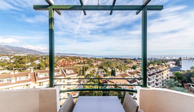 Apartment 'Señorio De Aloha' with Sea View, Wi-Fi and Air Conditioning in Marbella
