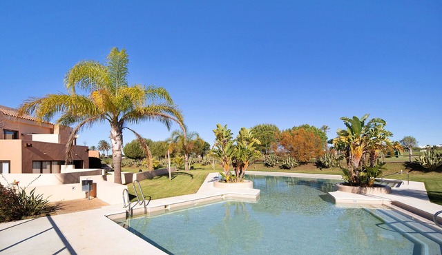 Apartment "Villanueva Golf" with Shared Pool & Wi-Fi in Puerto Real