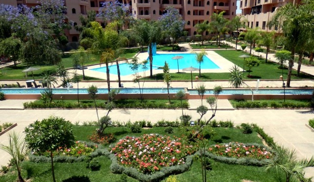 Appart Piscine Jardin somptueux à 2 min de palmeraie et 10 min de Majorelle in Marrakesh