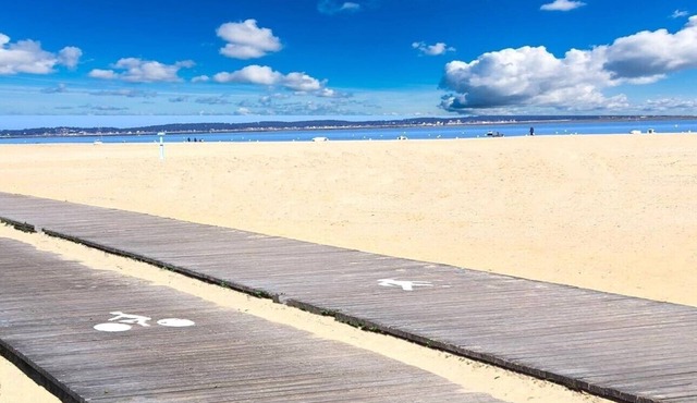 Arcachon beautiful 12m2 terrace with Harbour View and beach Classified 3 * in Arcachon